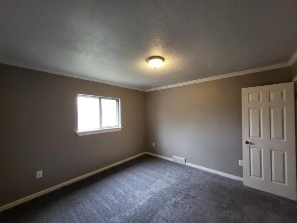 $140,000 | 20304 East Eight Mile Road, Harper Woods, MI 48225