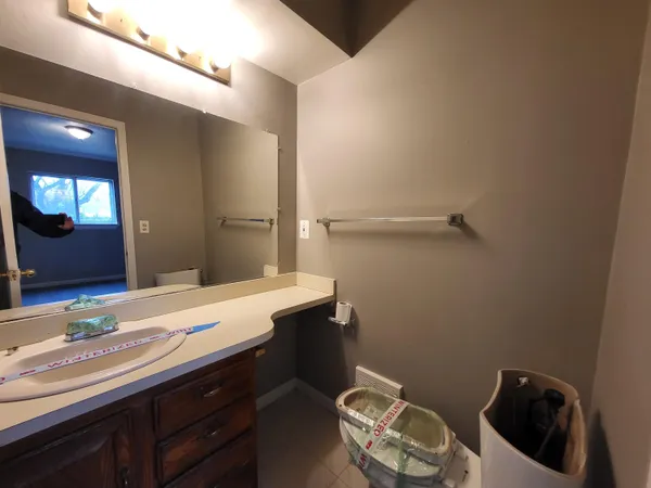 $140,000 | 20304 East Eight Mile Road, Harper Woods, MI 48225