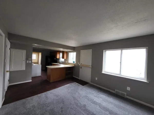 $140,000 | 20304 East Eight Mile Road, Harper Woods, MI 48225