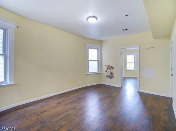$3,900 | 52 Amherst Street, East Orange, NJ 07018