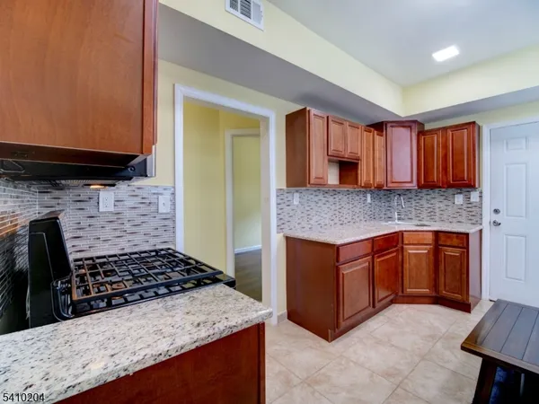 $3,900 | 52 Amherst Street, East Orange, NJ 07018
