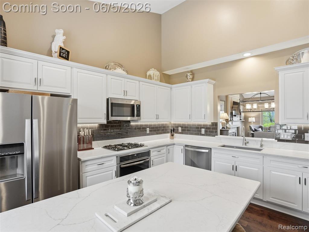 5211 Belmonte Drive Rochester, MI 48306 - Photo 6 of 40