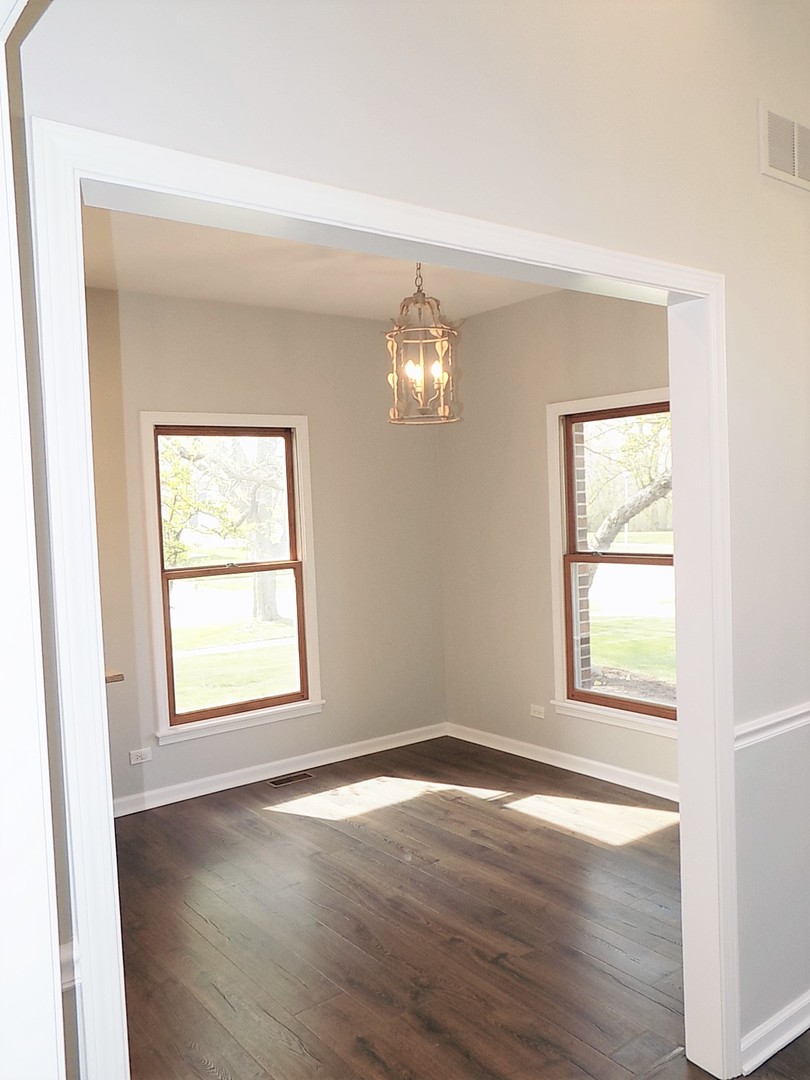 26W475 Churchill Road Winfield, IL 60190 - Photo 13 of 35 Gallery Image 13