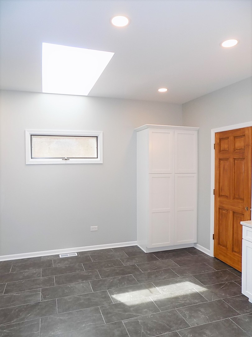 26W475 Churchill Road Winfield, IL 60190 - Photo 19 of 35 Gallery Image 19