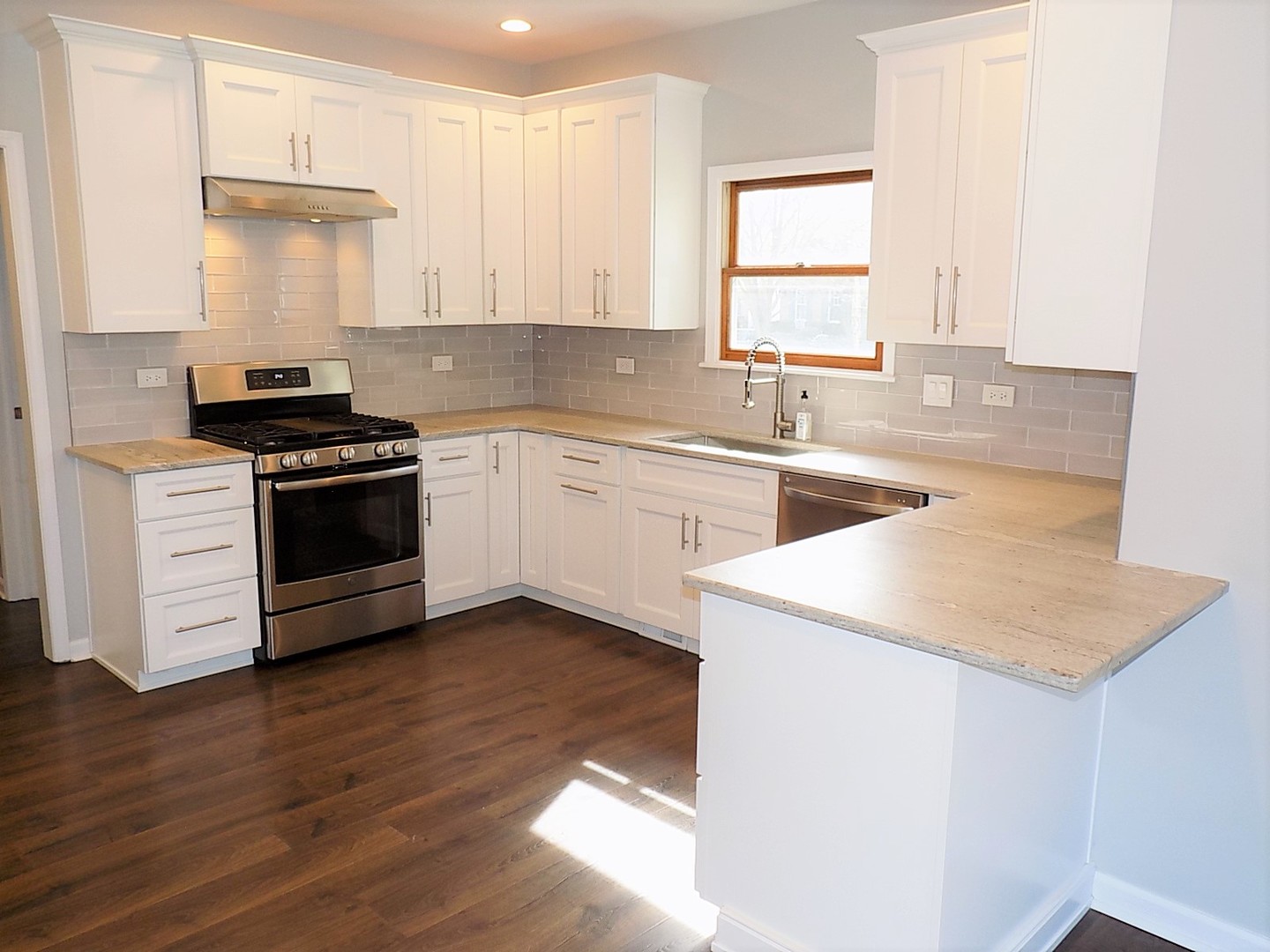 26W475 Churchill Road Winfield, IL 60190 - Photo 9 of 35 Gallery Image 9