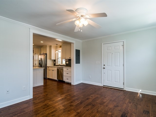 634 New Road Raleigh, NC 27608 - Photo 6 of 30 Living Room