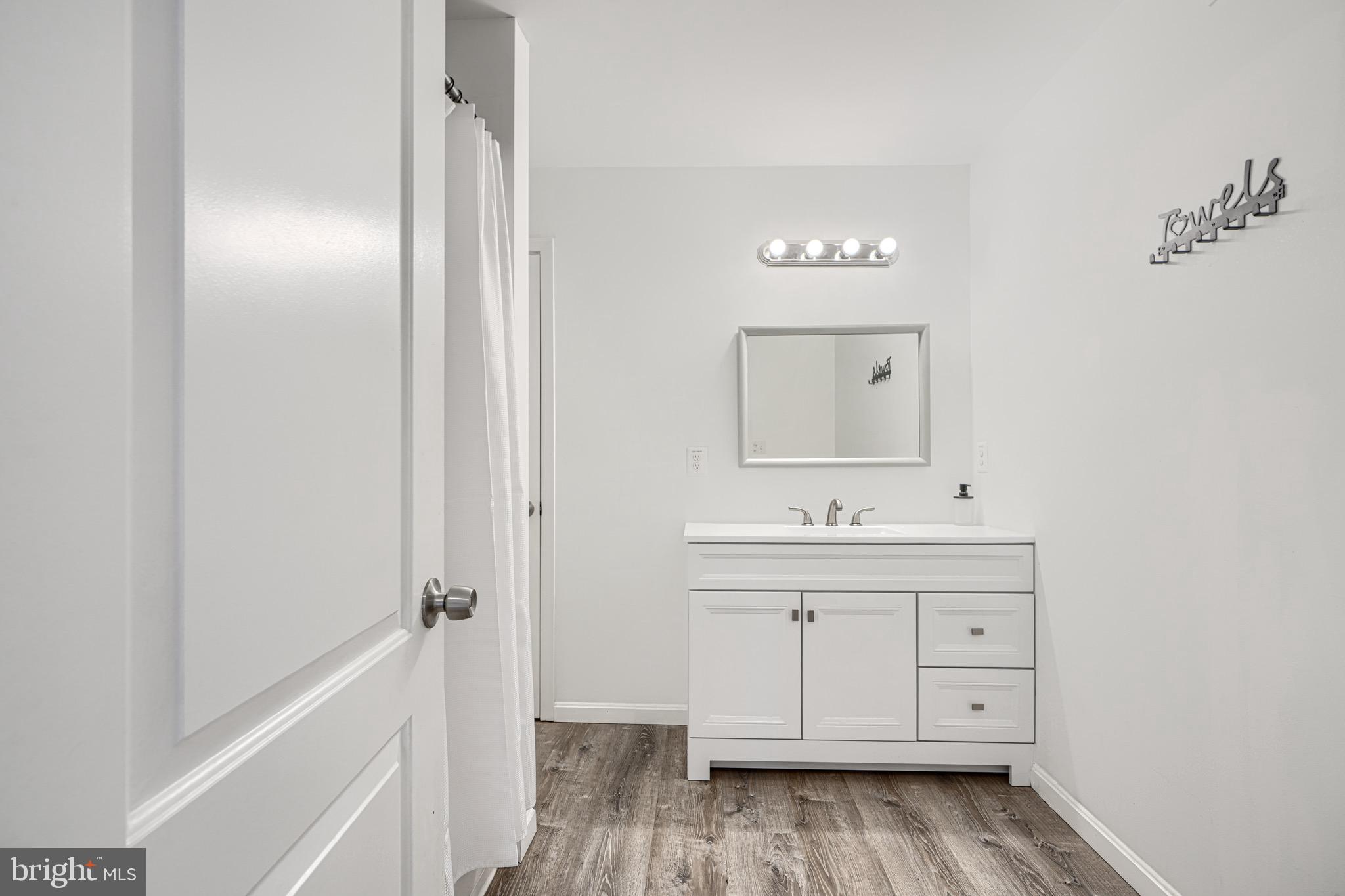 2524 Sycamore Avenue Sparrows Point, MD 21219 - Photo 19 of 38 Primary en suite full bath