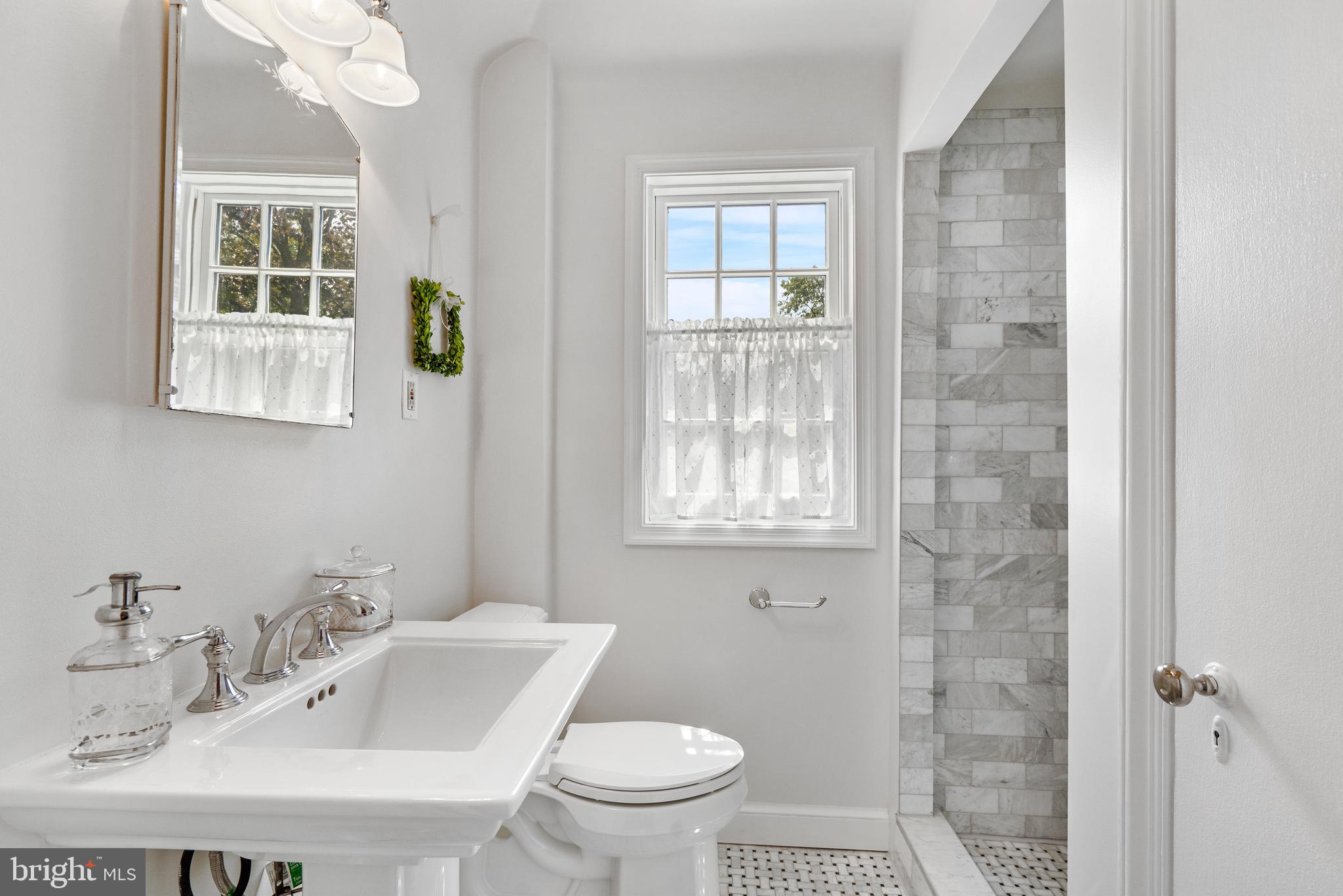 4764 Reservoir Road Northwest Washington, DC 20007 - Photo 19 of 32 Bathroom