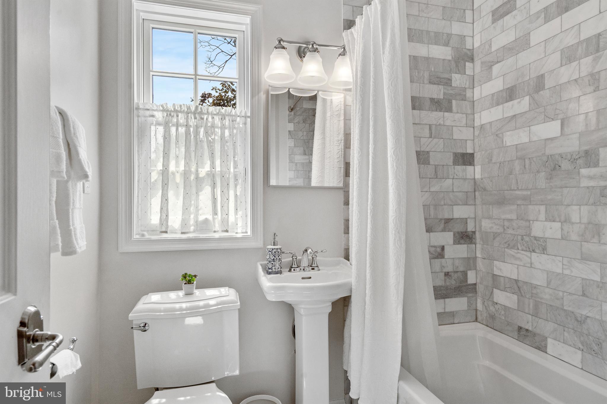 4764 Reservoir Road Northwest Washington, DC 20007 - Photo 21 of 32 Bathroom