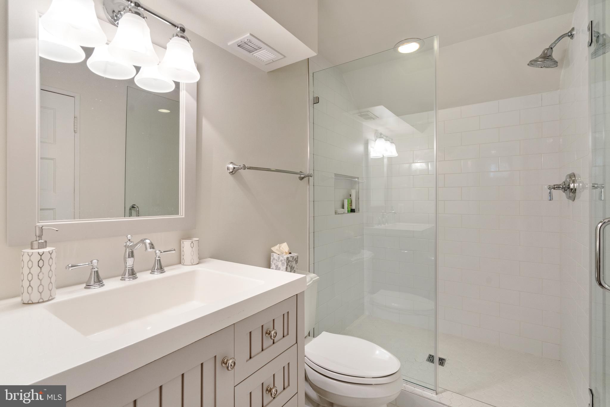 4764 Reservoir Road Northwest Washington, DC 20007 - Photo 25 of 32 Bathroom