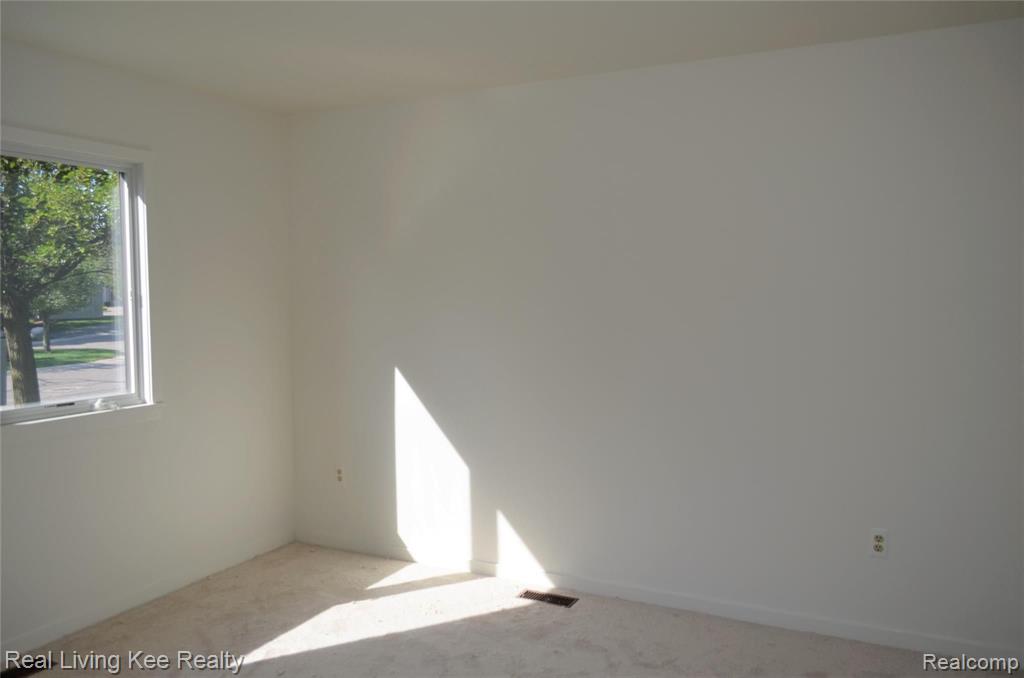 688 Charing Court Rochester Hills, MI 48307 - Photo 12 of 20