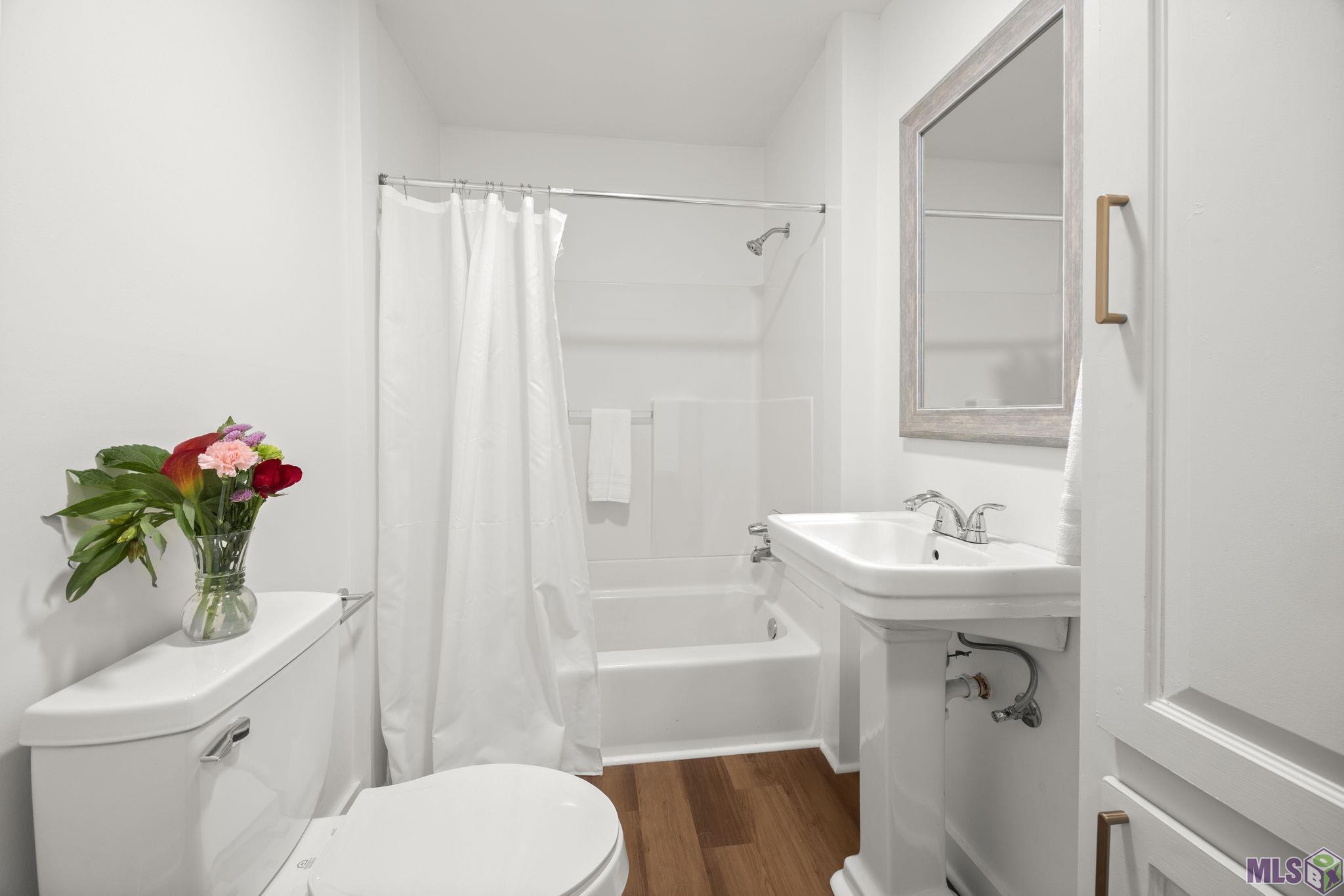 728 Steele Boulevard Baton Rouge, LA 70806 - Photo 23 of 27 Guest House Bathroom