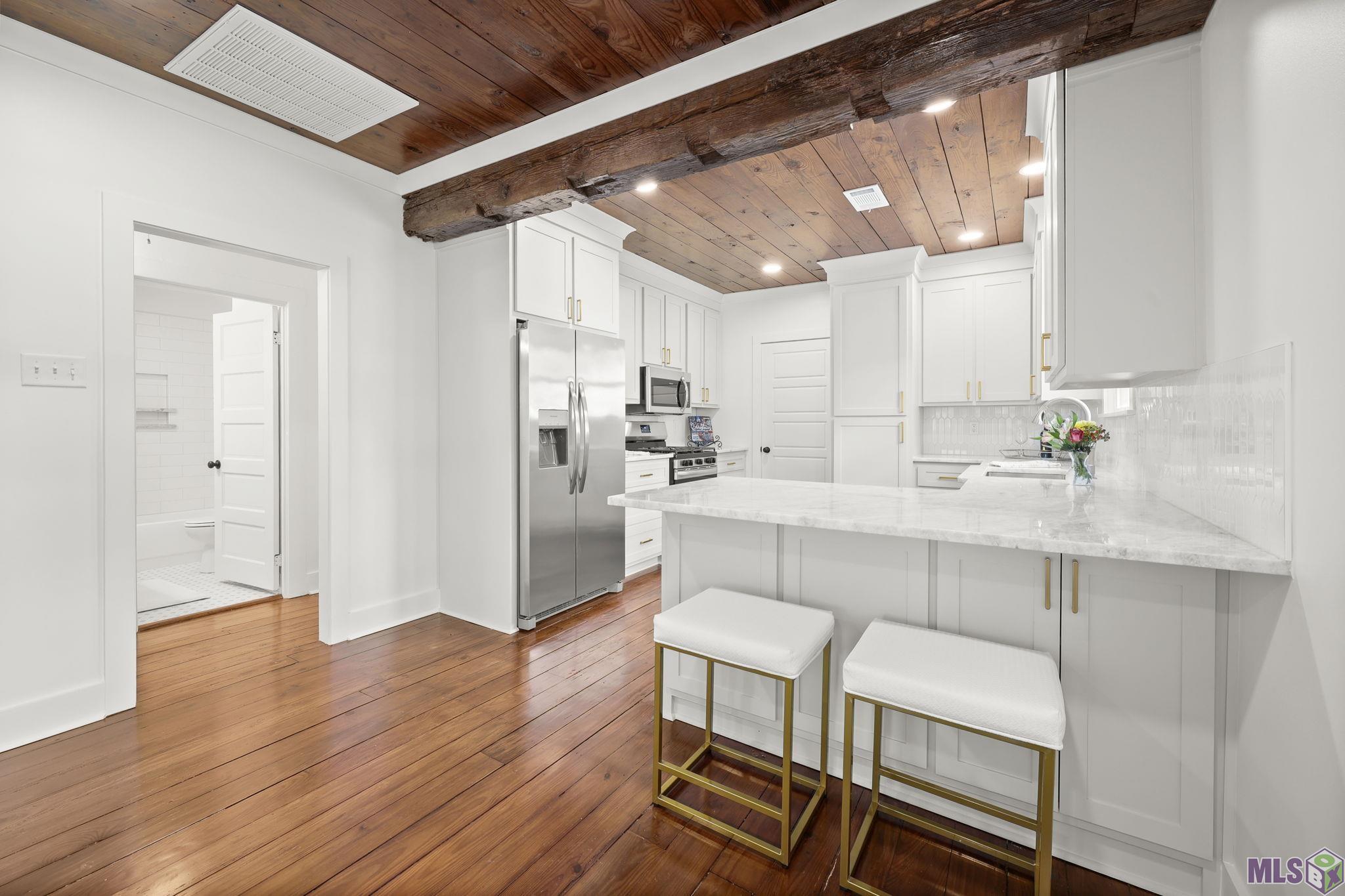 728 Steele Boulevard Baton Rouge, LA 70806 - Photo 4 of 27 Marble Countertops and Brand New Stainless Appliances