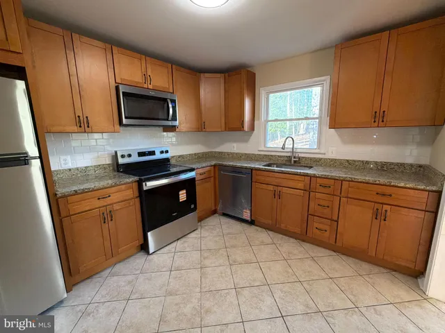 $3,400 | 9422 Mauck Court, Fairfax, VA 22032