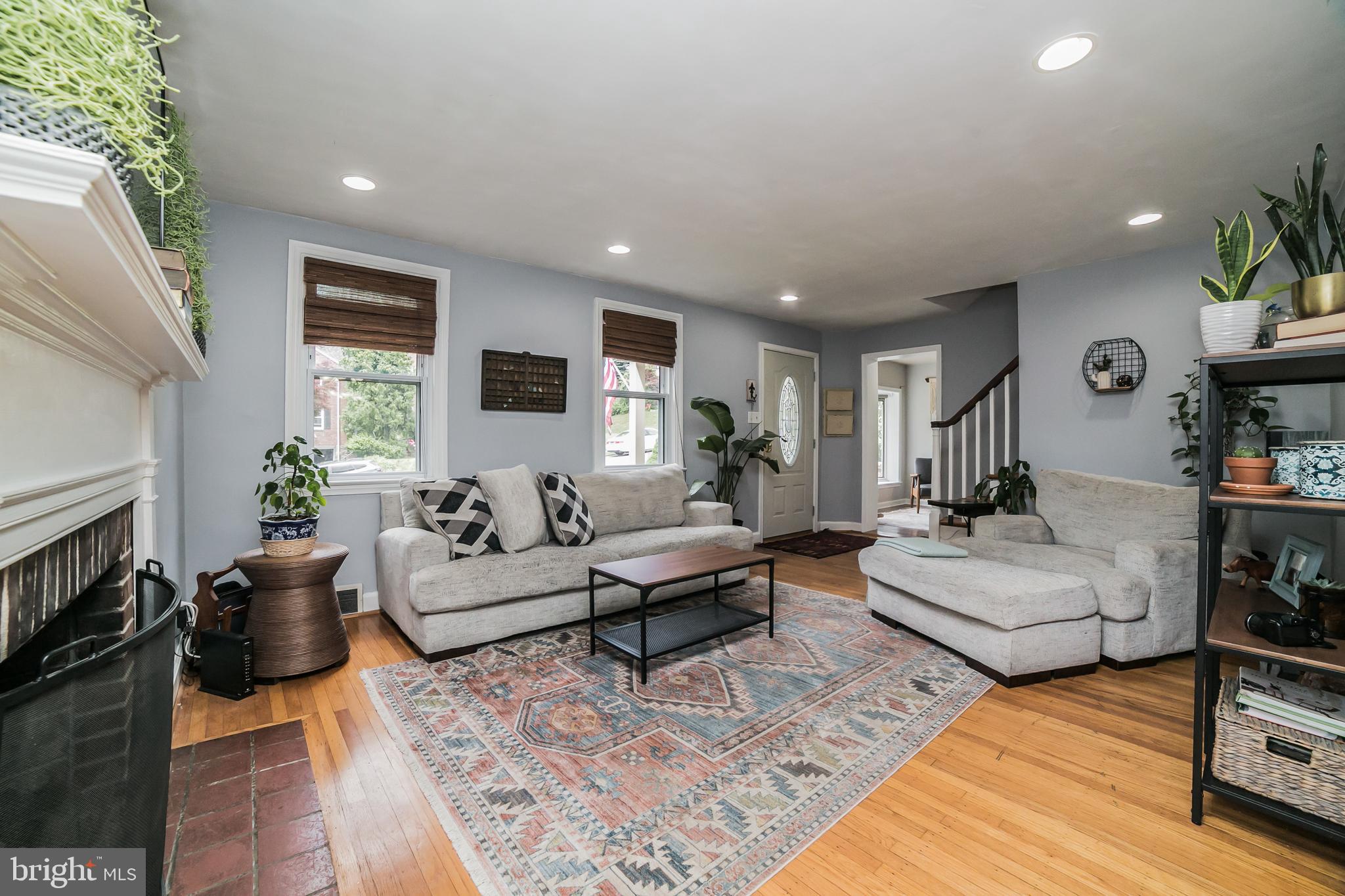 224 Warrior Road Drexel Hill, PA 19026 - Photo 5 of 30 Living Room