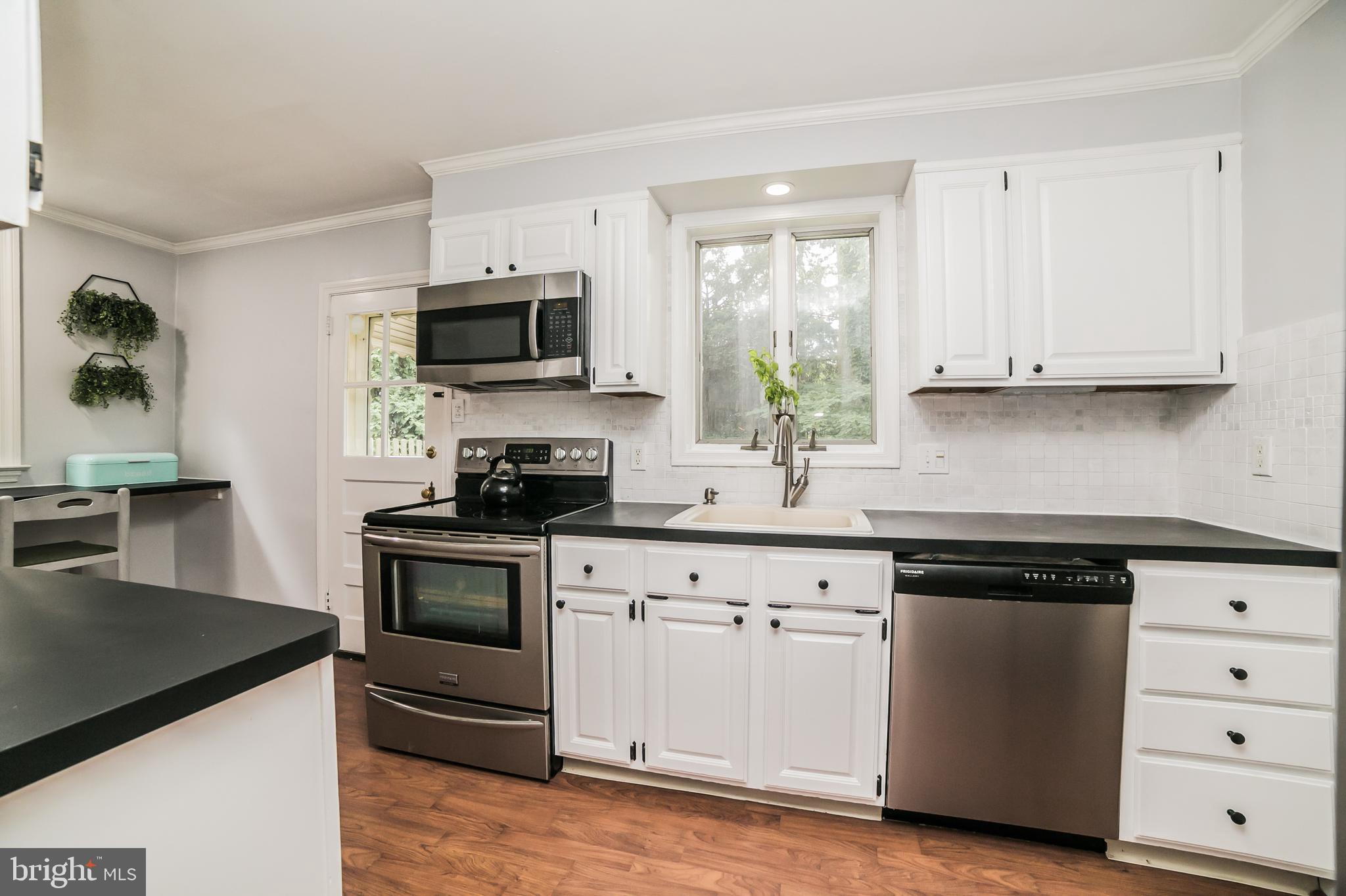 224 Warrior Road Drexel Hill, PA 19026 - Photo 10 of 30 Kitchen