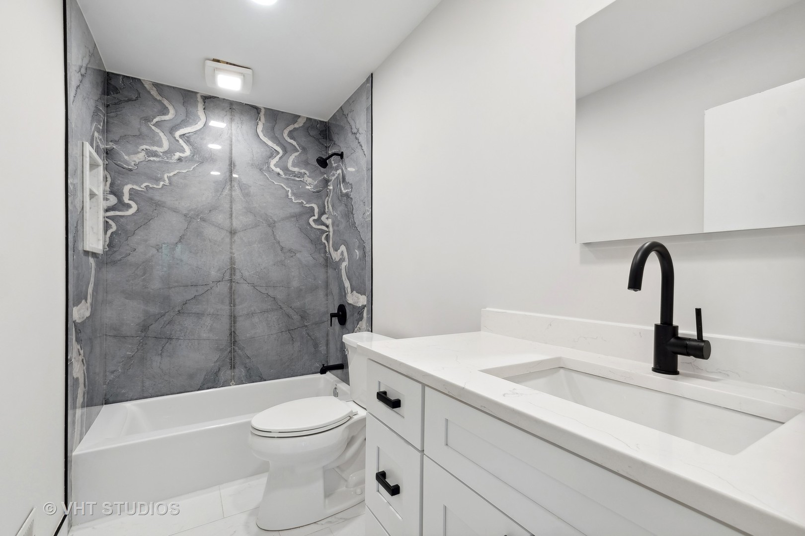 695 Ridge Road Highland Park, IL 60035 - Photo 11 of 23 a bathroom with a sink a toilet and a shower