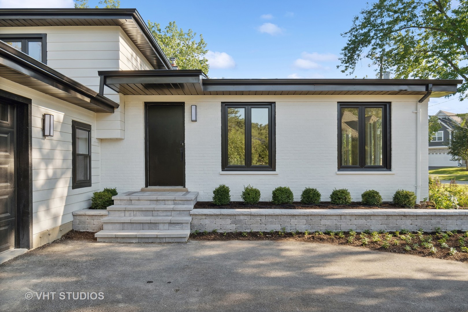 695 Ridge Road Highland Park, IL 60035 - Photo 2 of 23 a front view of a house