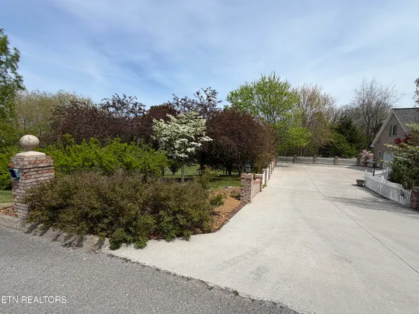 $629,900 | 352 Rutherford Drive, New Tazewell, TN 37825