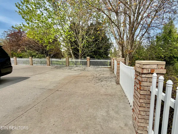 $629,900 | 352 Rutherford Drive, New Tazewell, TN 37825
