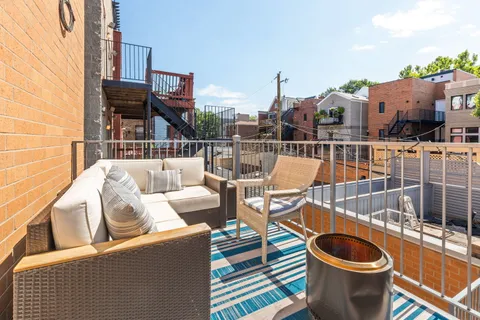 $825,000 | 933 West George Street, Chicago, IL 60657