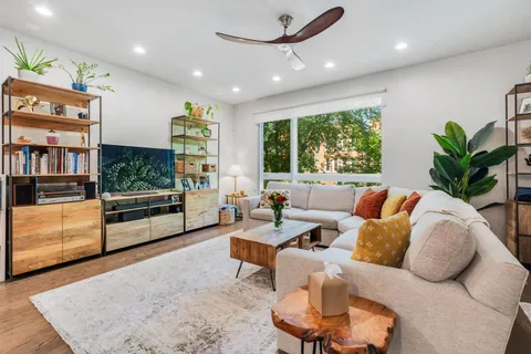 $825,000 | 933 West George Street, Chicago, IL 60657