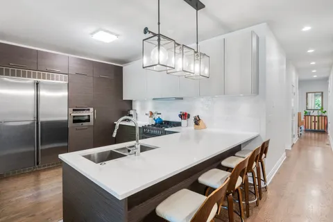 $825,000 | 933 West George Street, Chicago, IL 60657