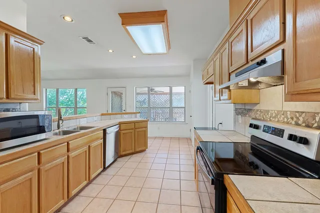 $439,999 | 18682 Champions Circle, Lago Vista, TX 78645