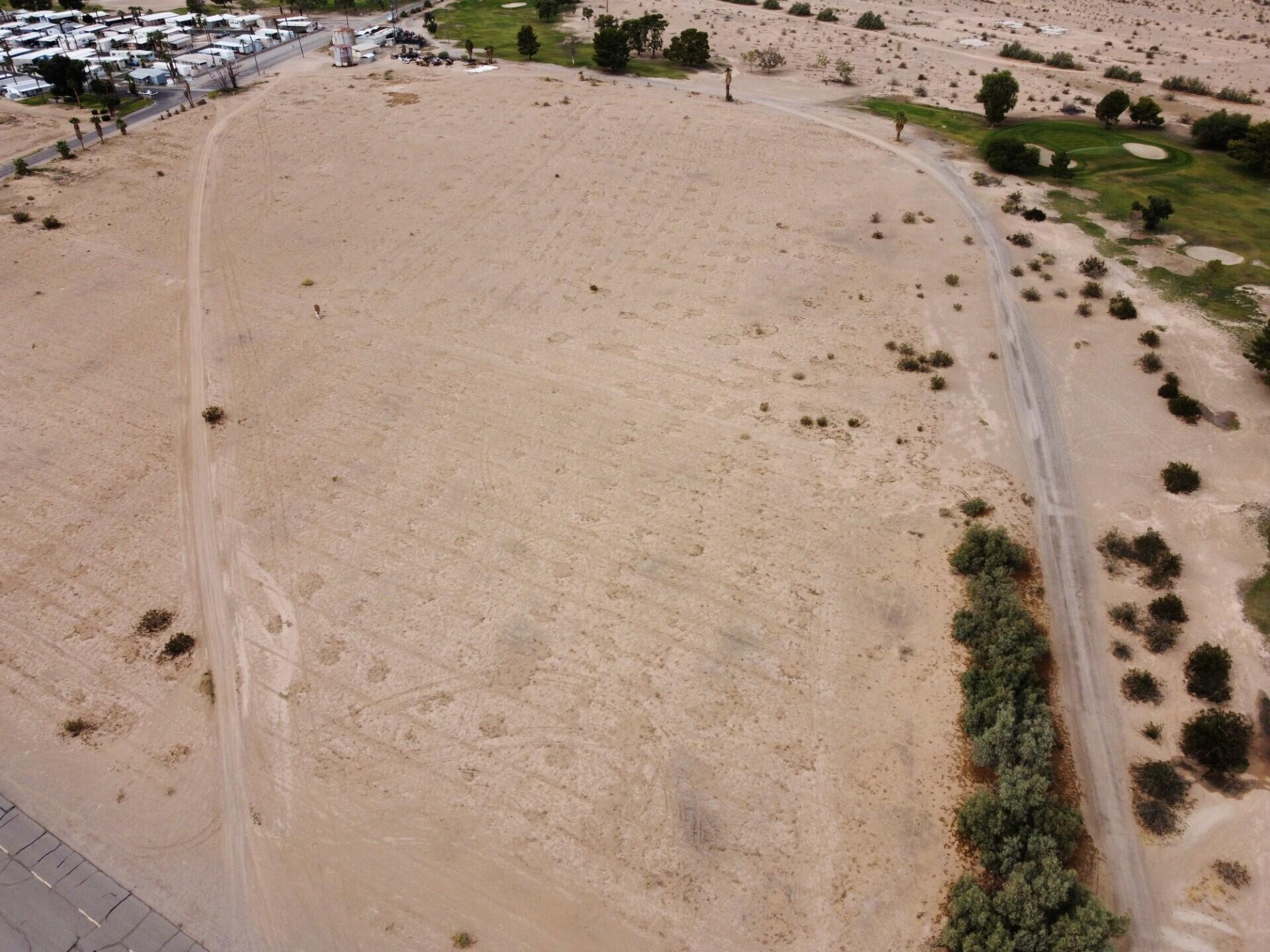 16.80 Acres On Wells Road Blythe, CA 92225 - Photo 4 of 10 a bathroom with a shower curtain