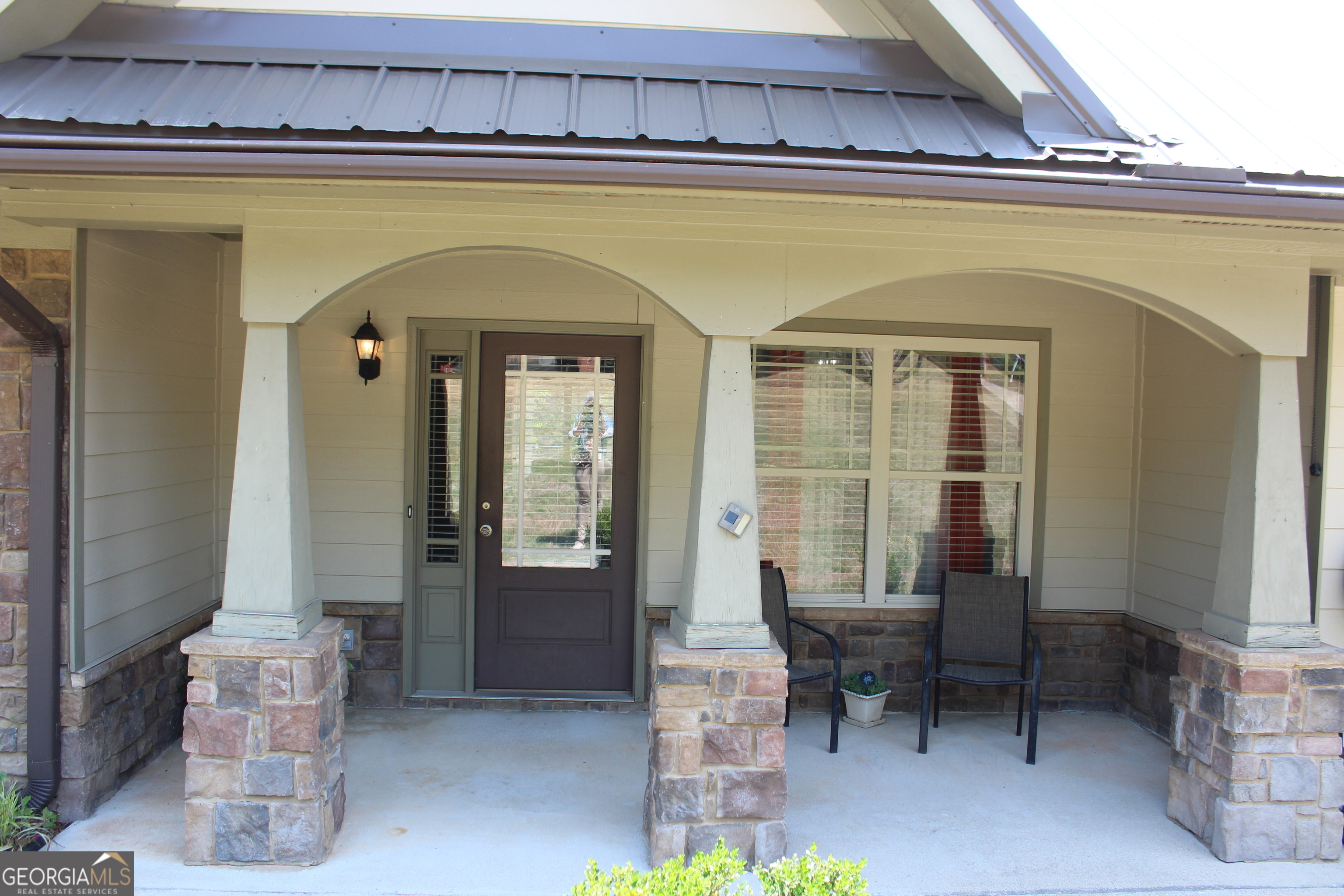 33 Lee Road Phenix City, AL 36870 - Photo 2 of 47 a view of a patio with a table and chairs