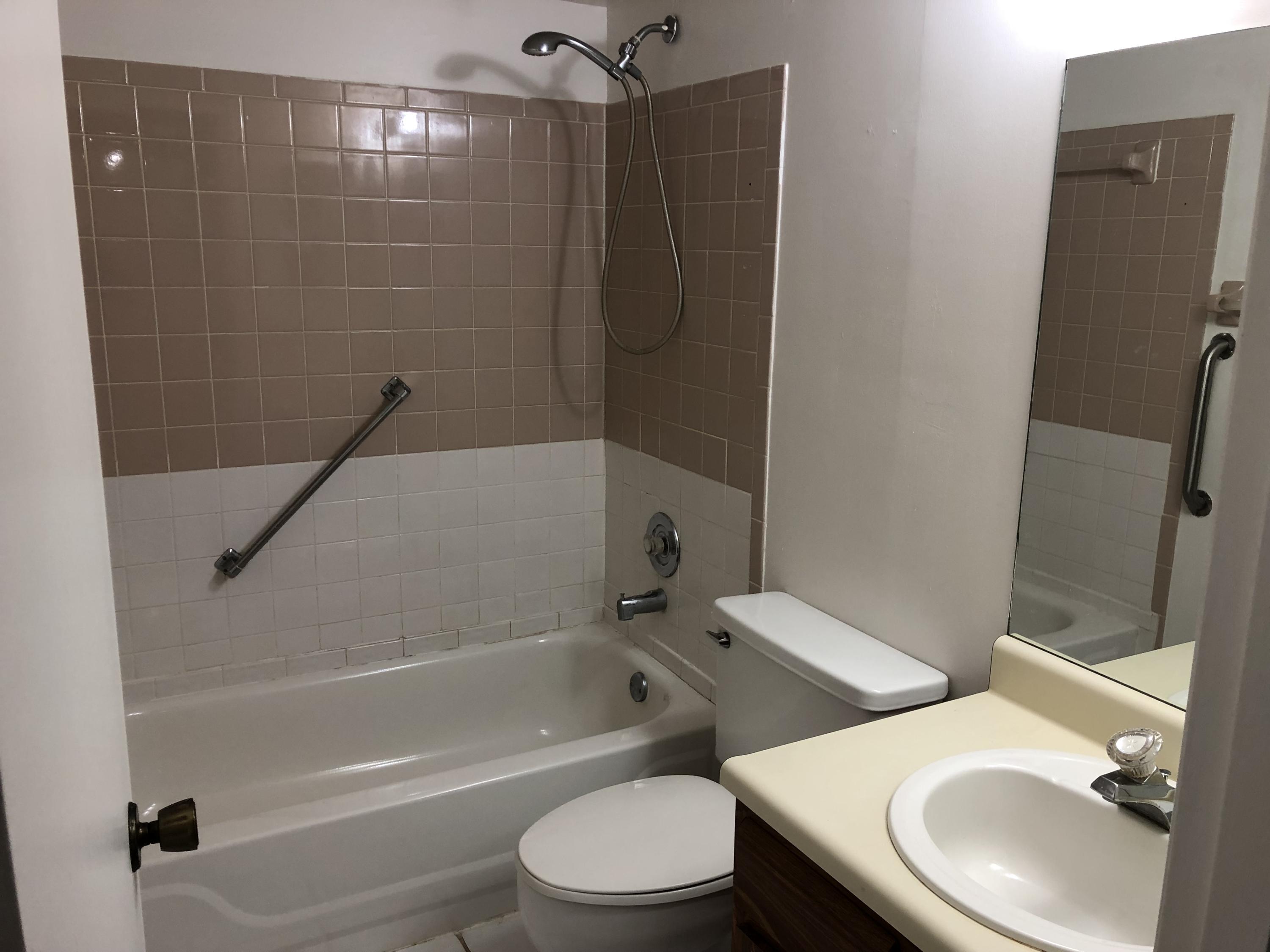 150 Pineview Road, Unit J5 Jupiter, FL 33469 - Photo 13 of 22 7CC083D5-27A9-4F61-B077-DE685FE99A3B