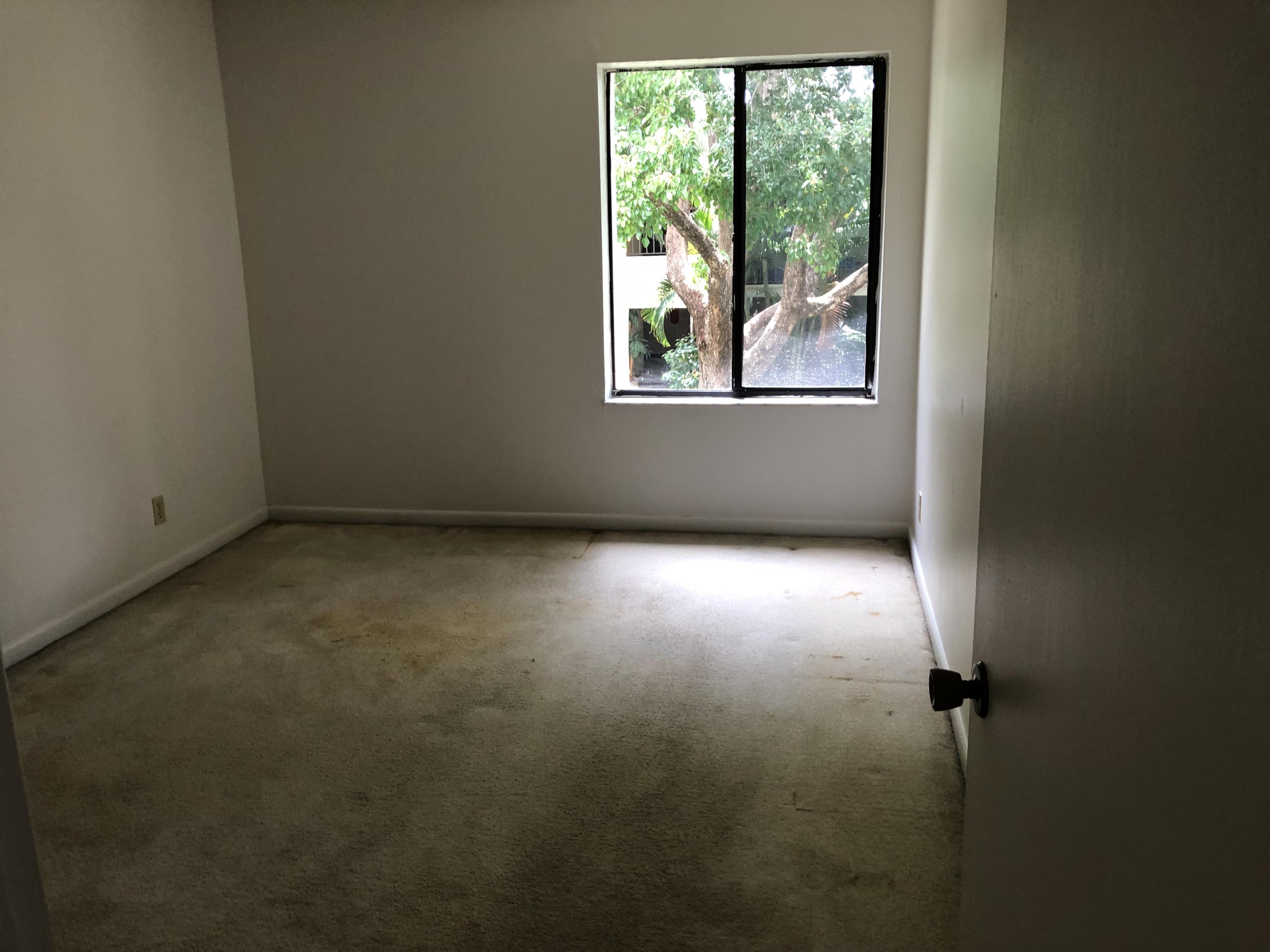 150 Pineview Road, Unit J5 Jupiter, FL 33469 - Photo 15 of 22 2C2B8884-FE5E-439D-9519-F22896EF3681