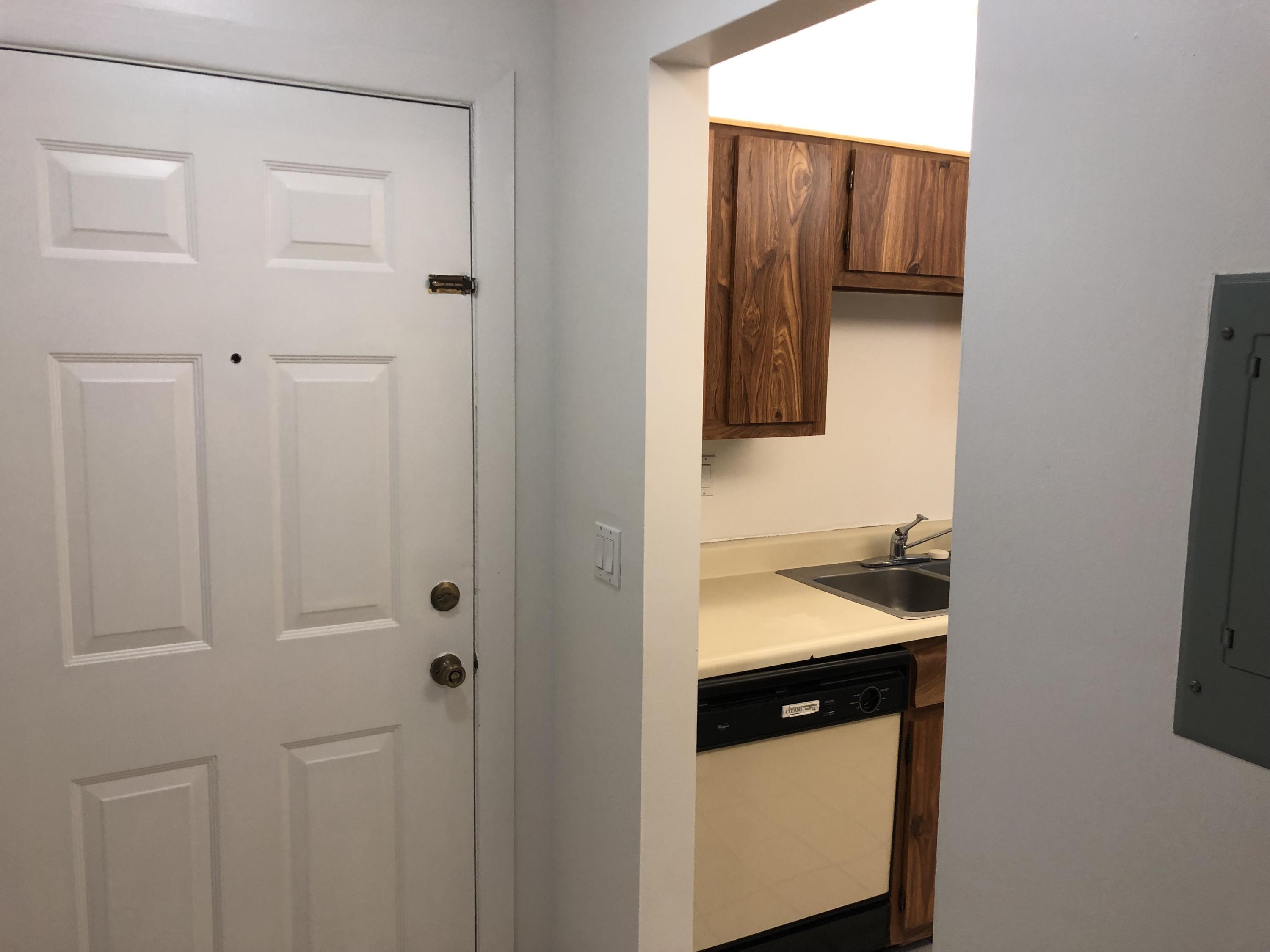 150 Pineview Road, Unit J5 Jupiter, FL 33469 - Photo 5 of 22 FA0B4A22-E09E-4FF8-B71F-6655942720D7