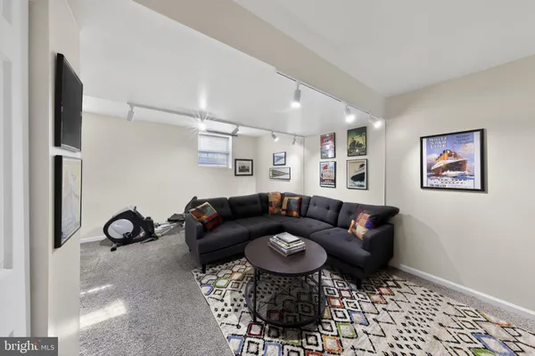 $304,900 | 10 Dovetree Drive, Newark, DE 19713
