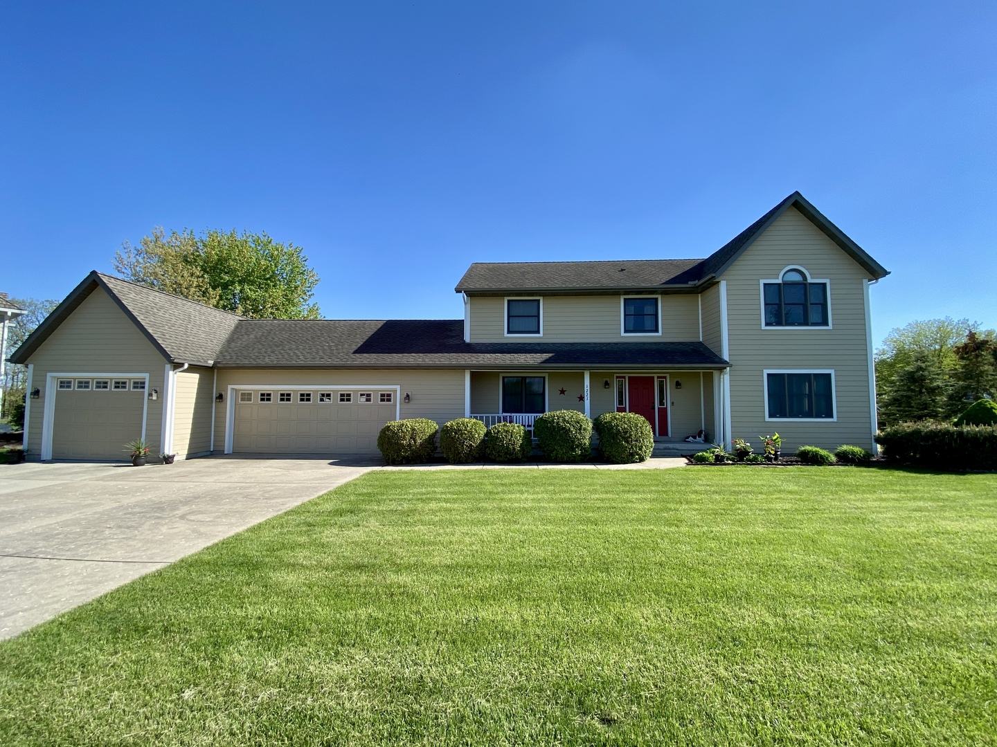 1221 Fox Run Seneca, IL 61341 - Photo 1 of 42