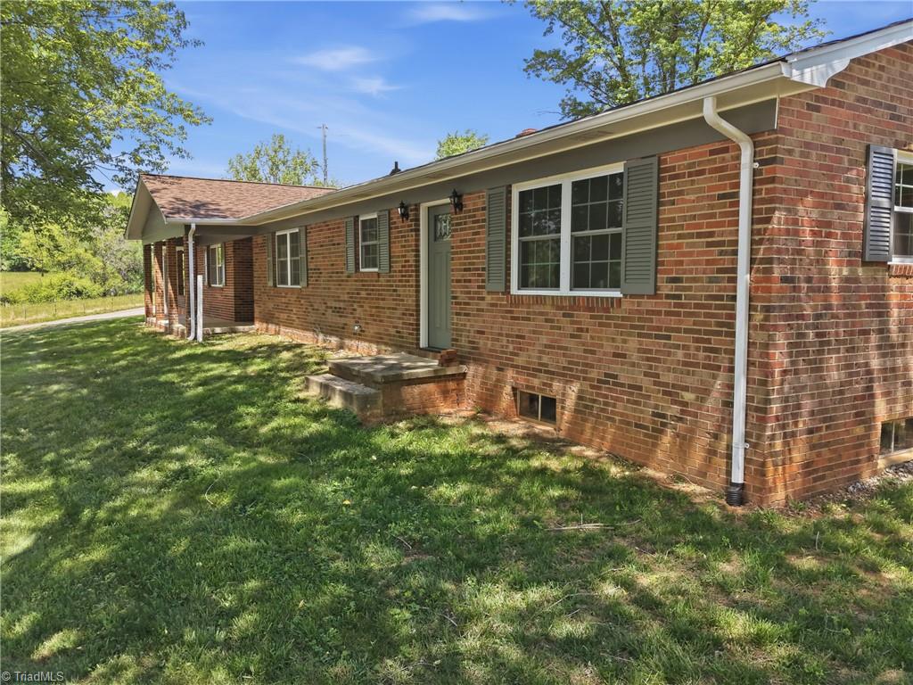 954-1 Parsonville Road Purlear, NC 28665 - Photo 4 of 45