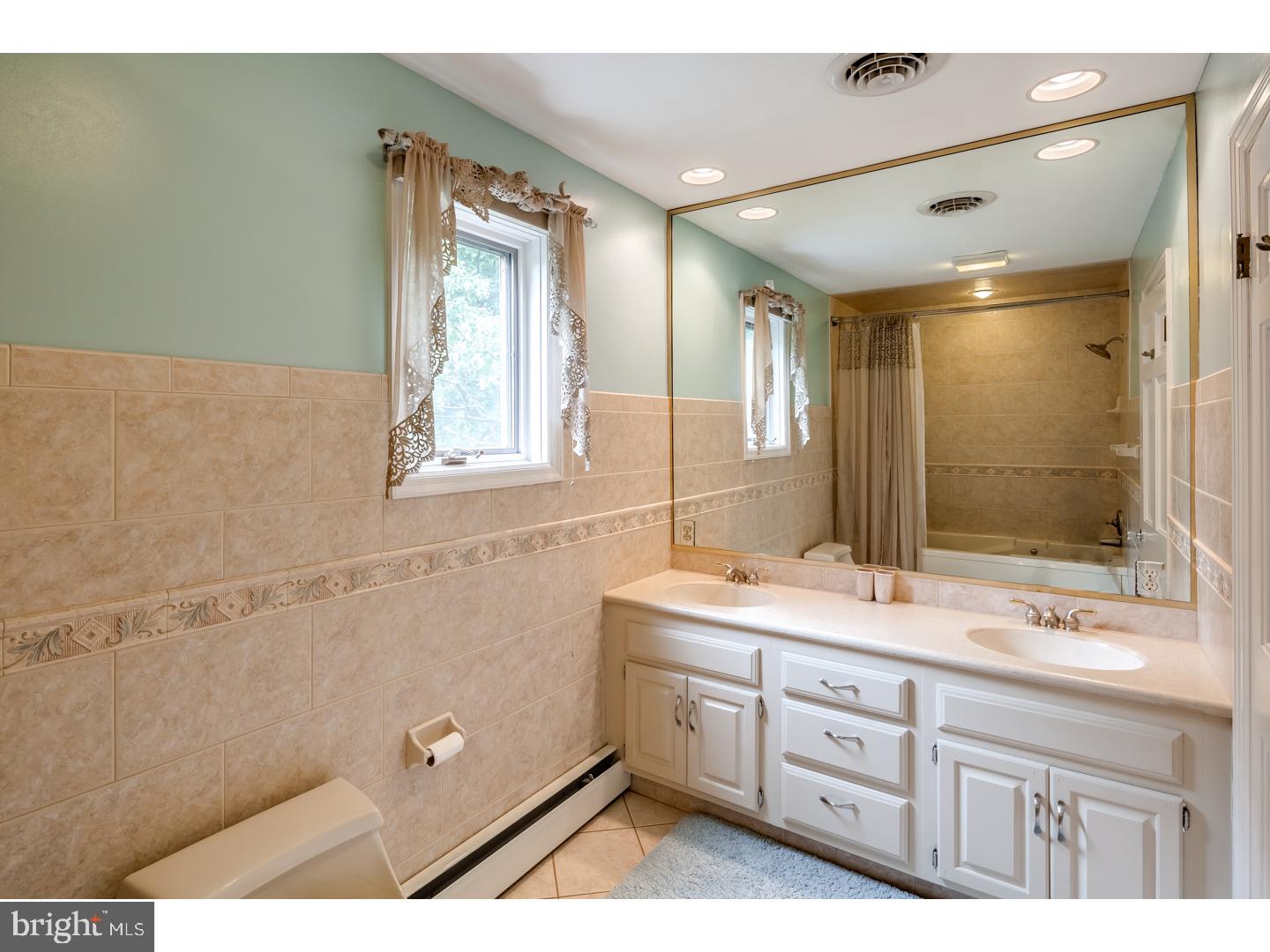 914 Davis Road Barrington, NJ 08007 - Photo 16 of 25 Master Bathroom