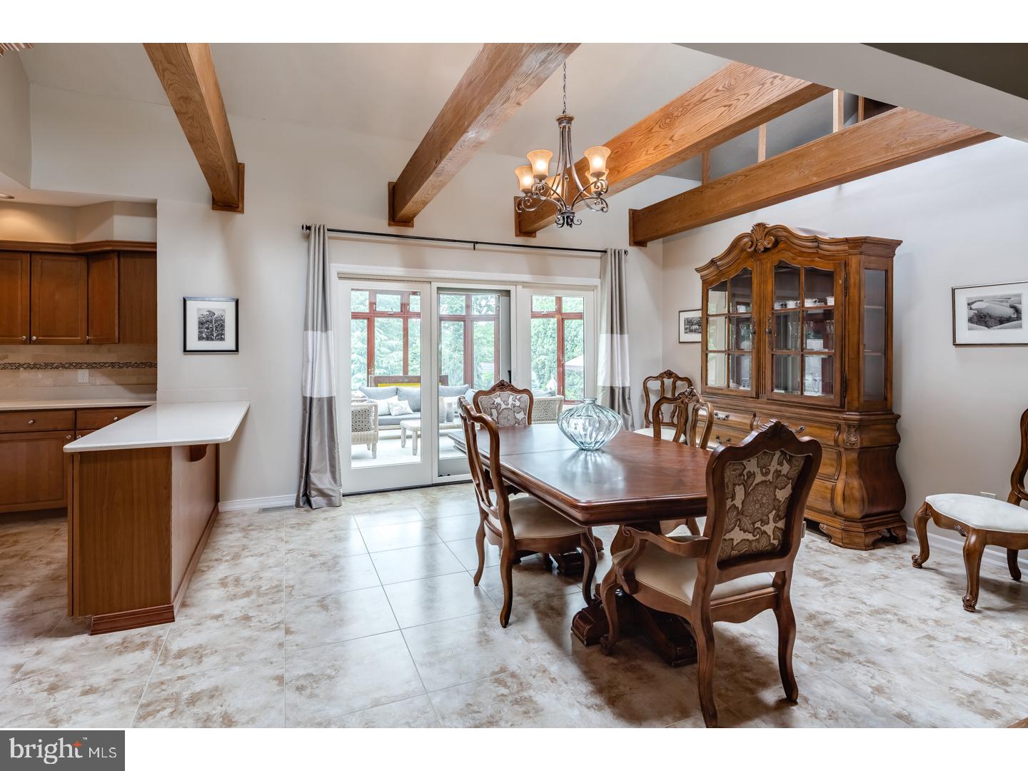 914 Davis Road Barrington, NJ 08007 - Photo 4 of 25 Dining Room