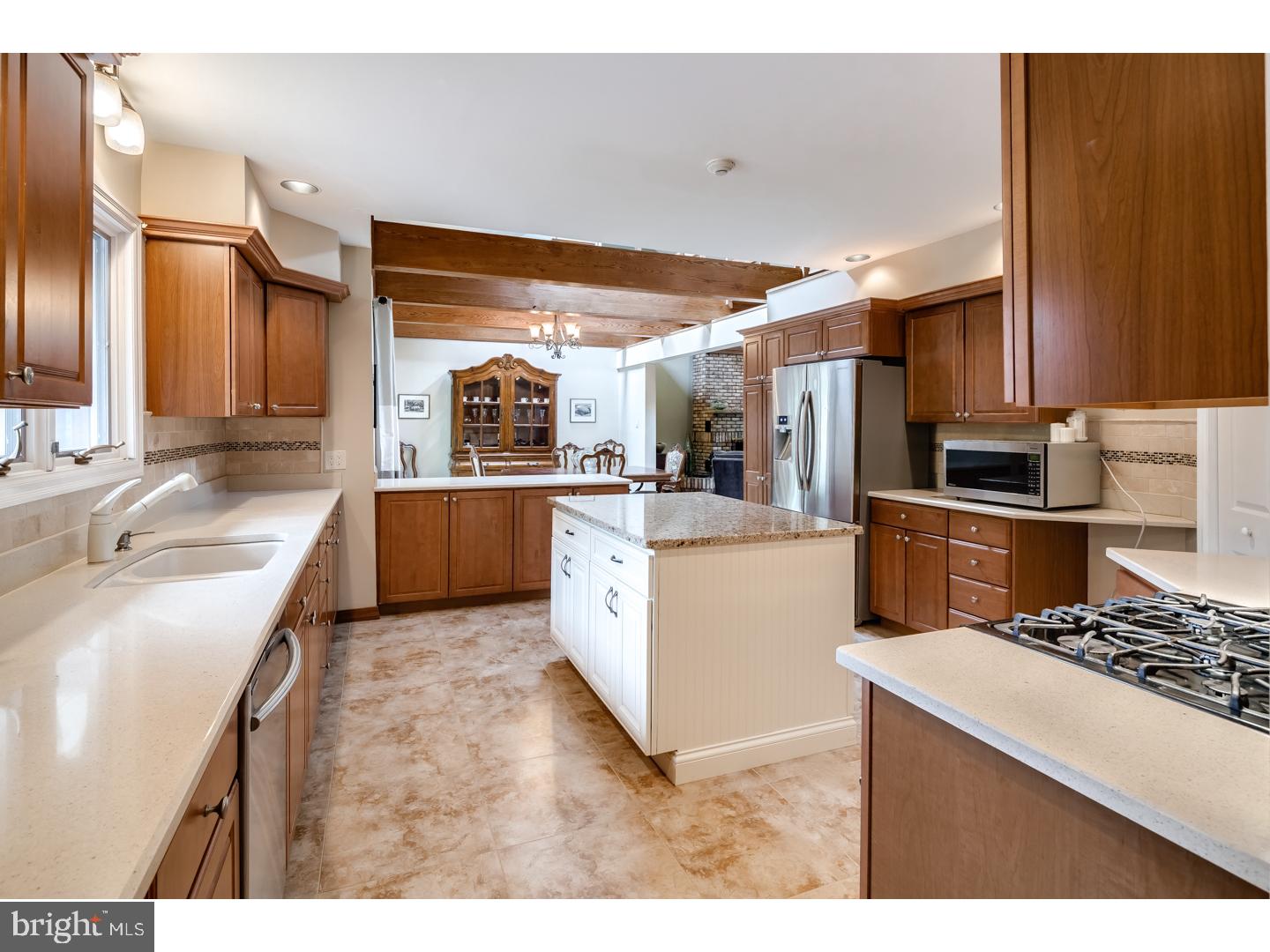 914 Davis Road Barrington, NJ 08007 - Photo 6 of 25 Kitchen