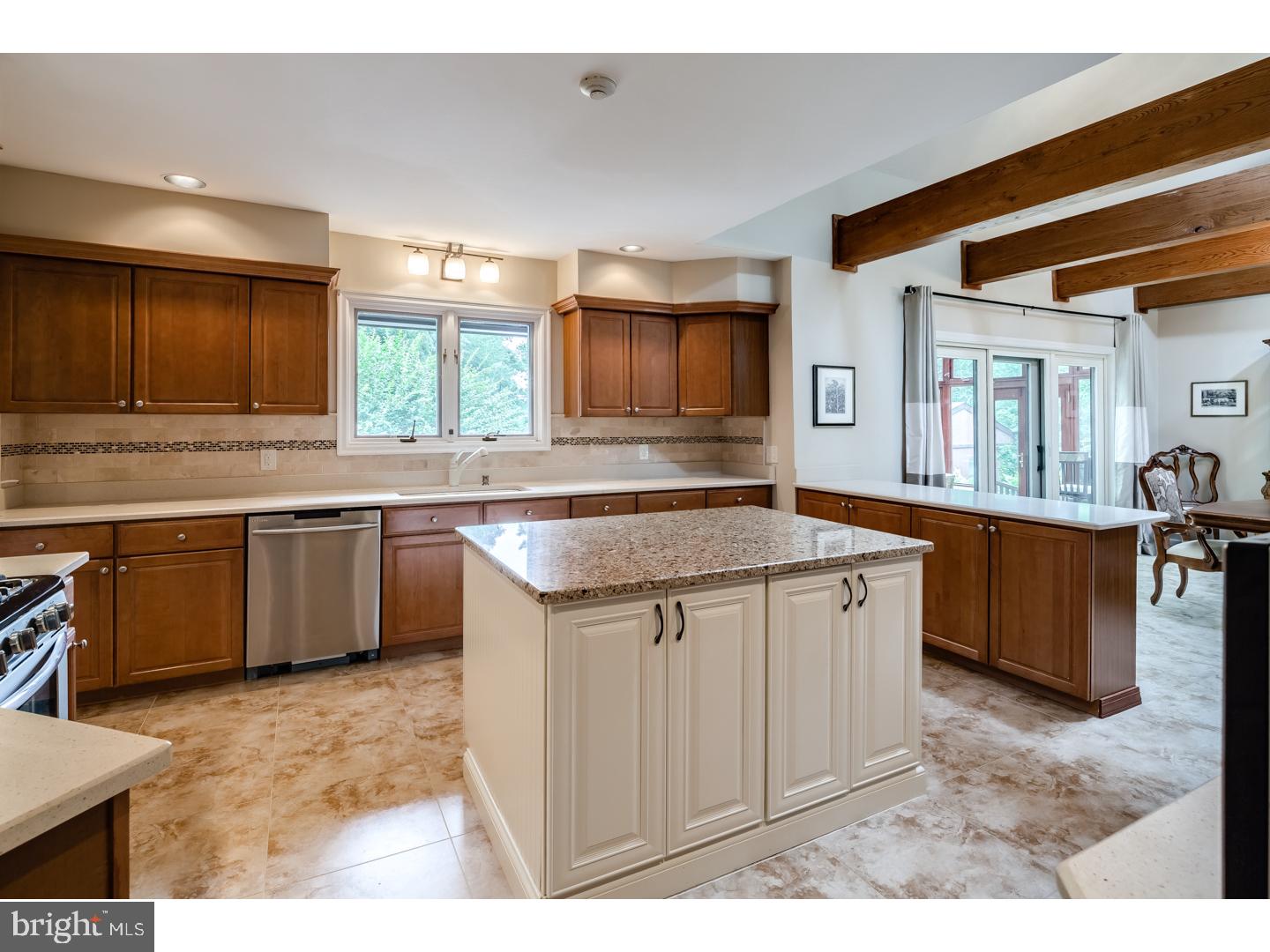 914 Davis Road Barrington, NJ 08007 - Photo 7 of 25 Kitchen