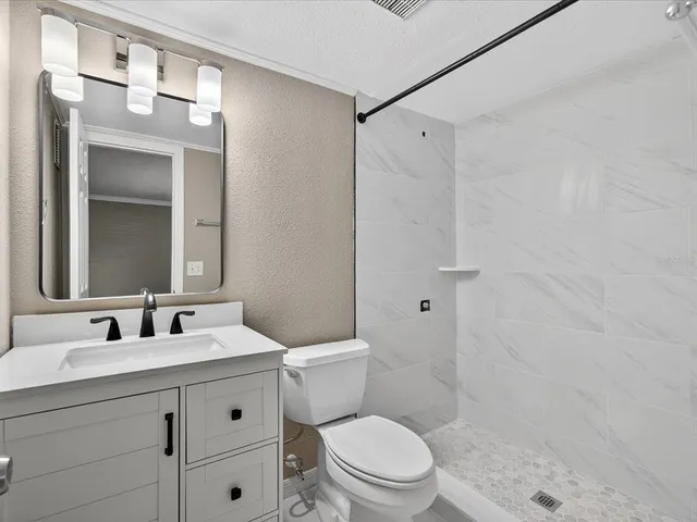 $1,575 | 2507 East Central Boulevard, Unit 21, Orlando, FL 32803