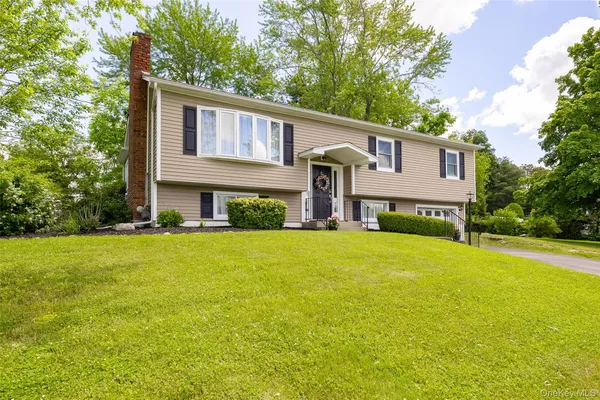 $595,000 | 14 Balfour Drive, Wappingers Falls, NY 12590