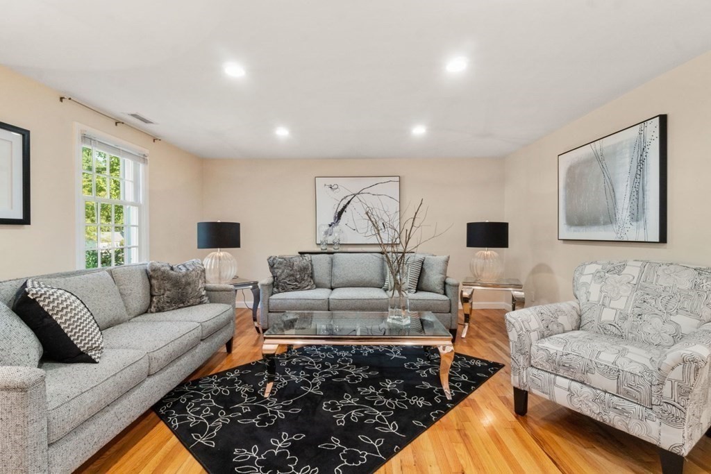 28 Jericho Road, Unit 28 Weston, MA 02493 - Photo 4 of 18