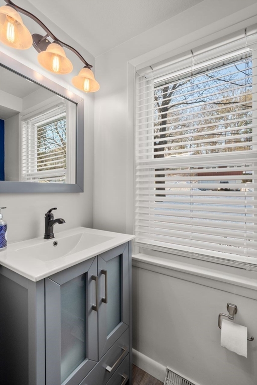 18 Seneca Drive Hudson, MA 01749 - Photo 16 of 42