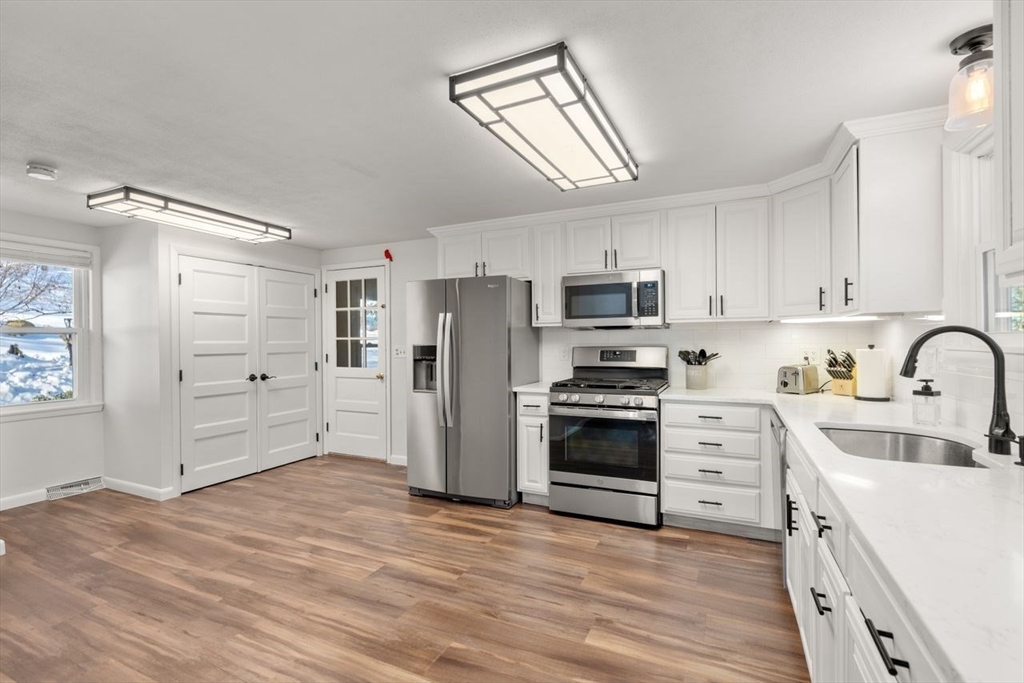 18 Seneca Drive Hudson, MA 01749 - Photo 8 of 42