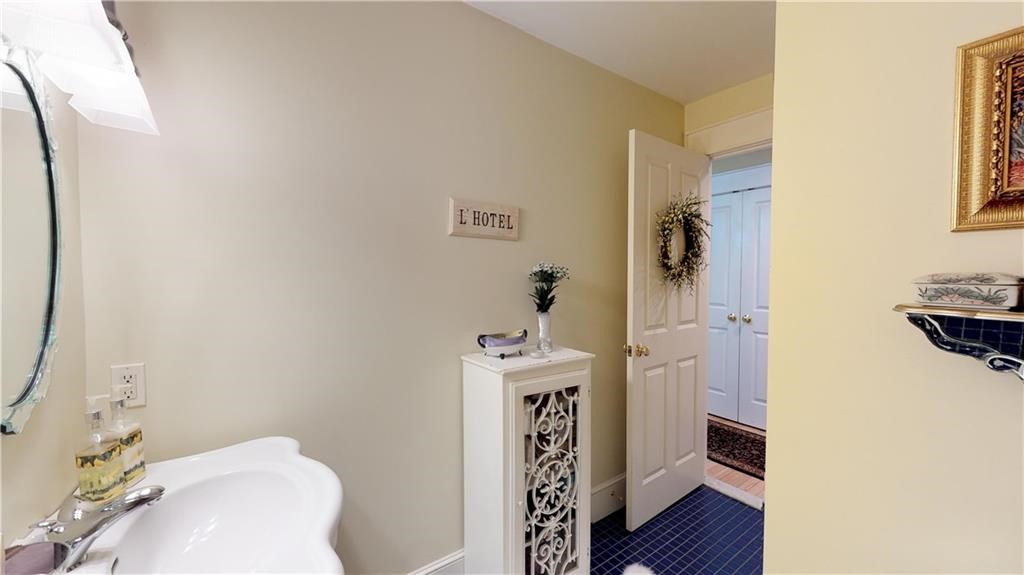 128 Log Road Smithfield, RI 02917 - Photo 16 of 32