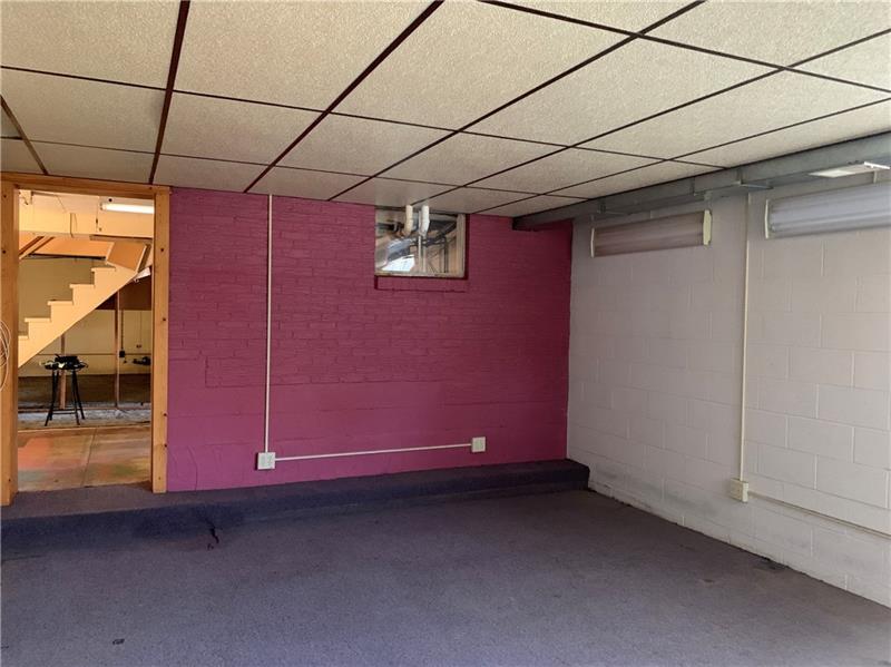 110 Thorne Road Washington, PA 15301 - Photo 20 of 25 Another large room that was previous an office measures 14x19.