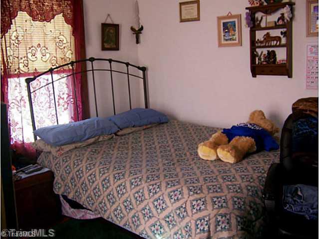 606 South Franklin Road Mount Airy, NC 27030 - Photo 4 of 12 2nd Bedroom.