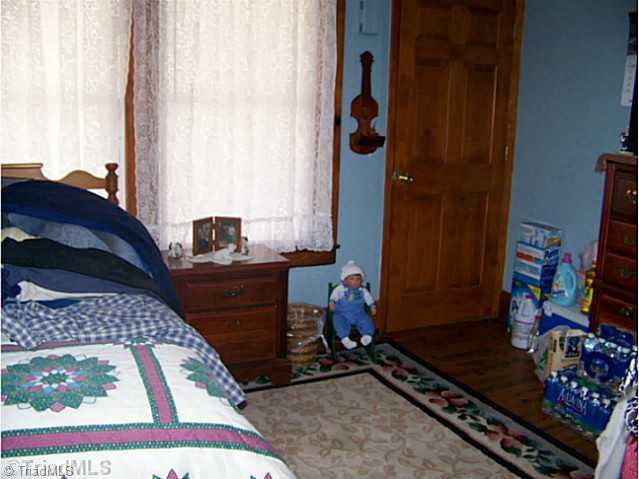 606 South Franklin Road Mount Airy, NC 27030 - Photo 5 of 12 1st Bedroom.