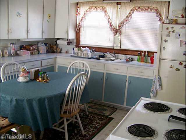 606 South Franklin Road Mount Airy, NC 27030 - Photo 7 of 12 Kitchen.